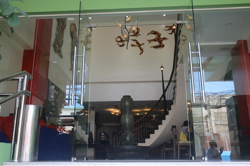 Palm Grass Hotel Cebu Exterior photo